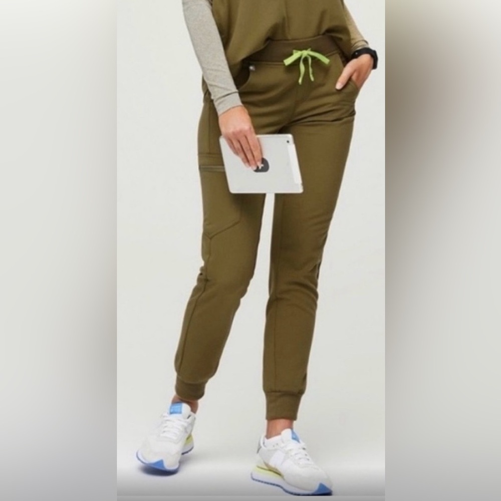 Figs women's Martini Olive Zamora™ High Waisted - Jogger Scrub Pants